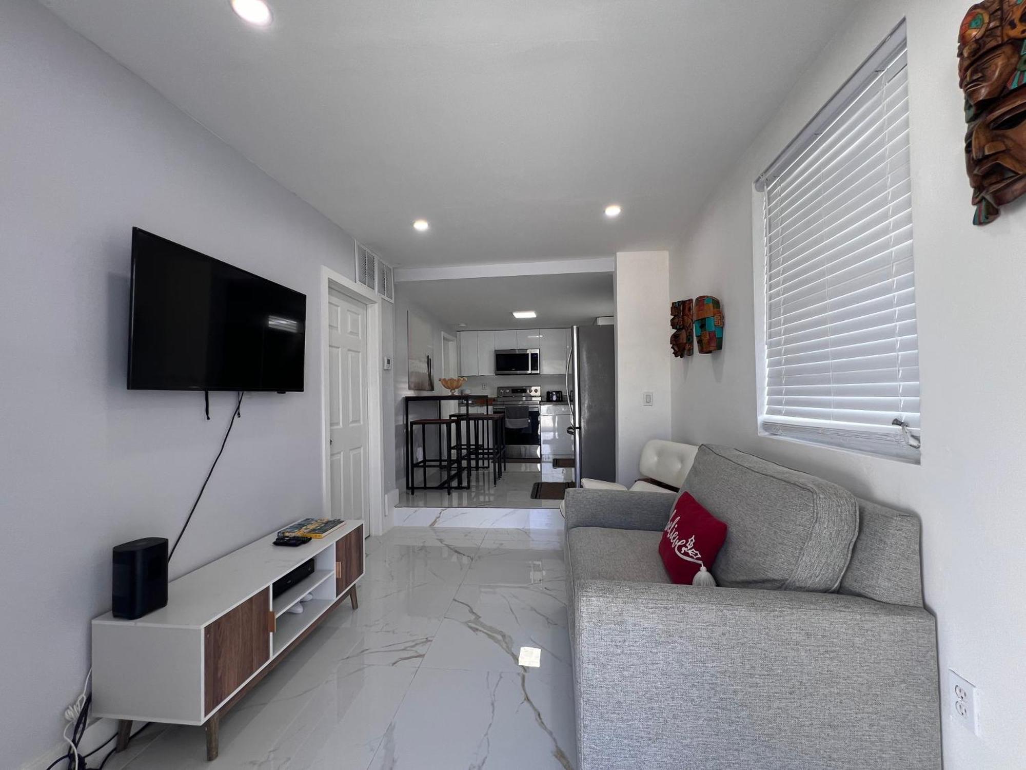 Charming Two Bedroom Apartment. Miami Kültér fotó