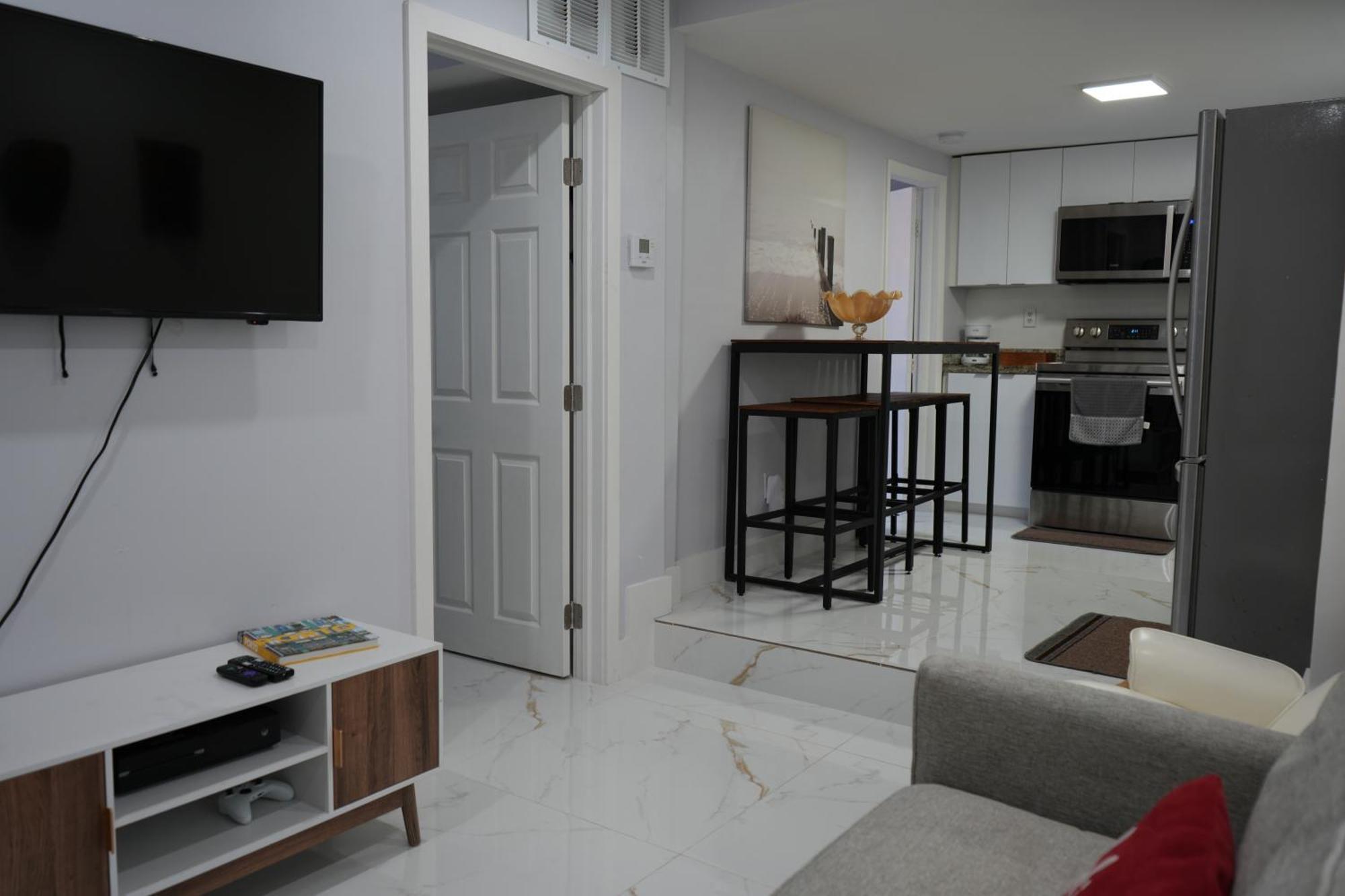 Charming Two Bedroom Apartment. Miami Kültér fotó