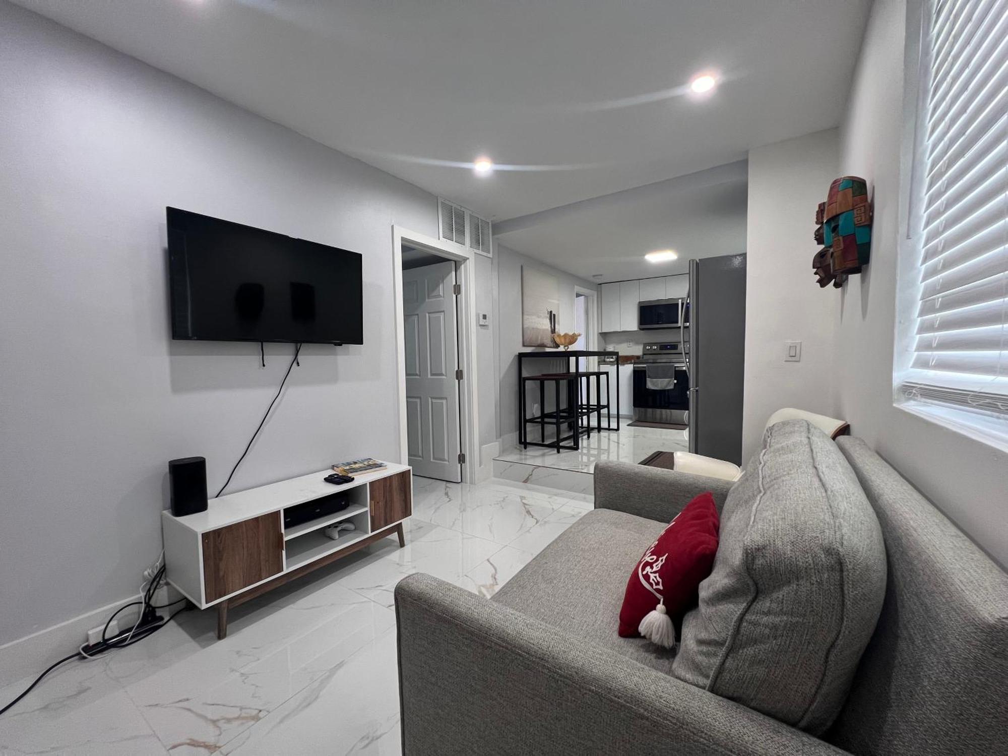 Charming Two Bedroom Apartment. Miami Kültér fotó